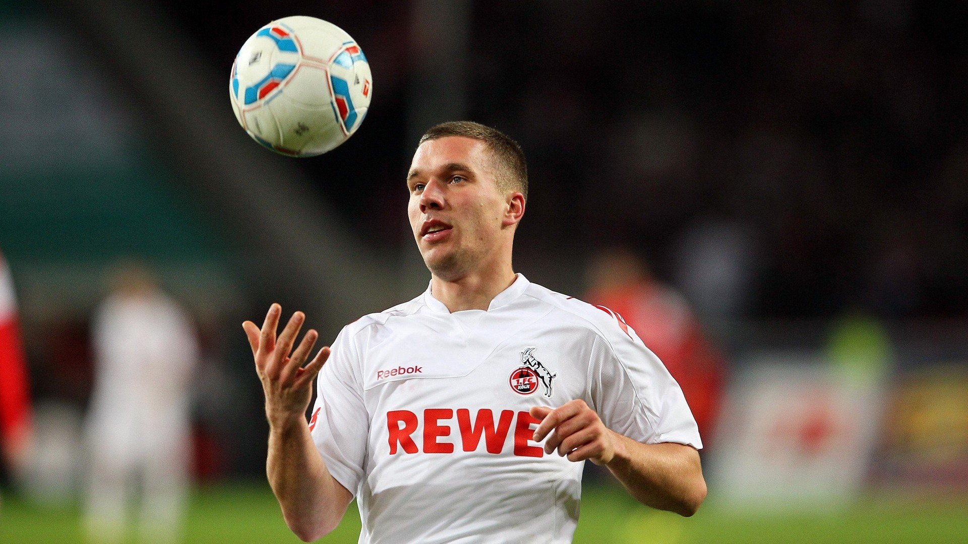 一记天外飞仙，点燃橙色风暴！穆西亚拉导演荷兰生死局，瑞士轰然倒下